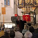 Susan dirigiert nicht nur uns, sondern das gesamte Publikum